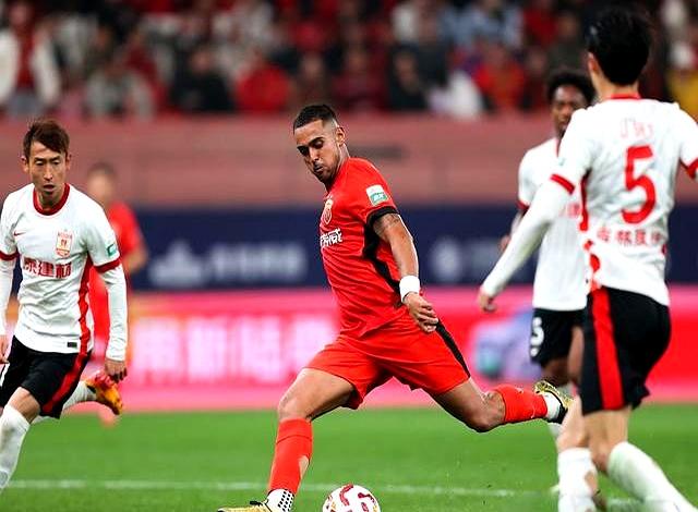 亚云APP下-今夜中超焦点战；上海海港临场应变；球迷炸锅；资深球员宣示担当的简单介绍