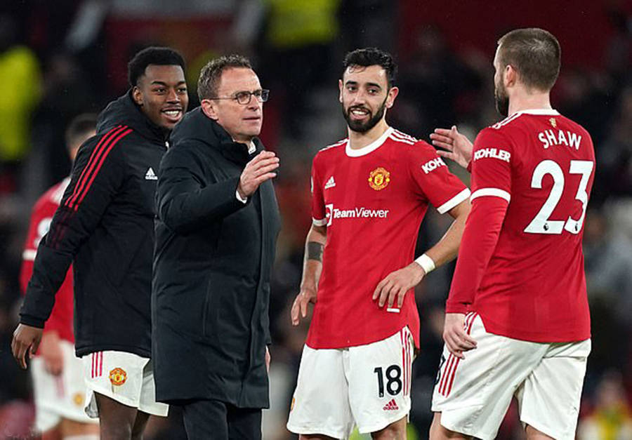 赛前欧冠焦点战，门兴格拉德巴赫官宣签约，悬念犹存，阵容厚度经受考验的简单介绍