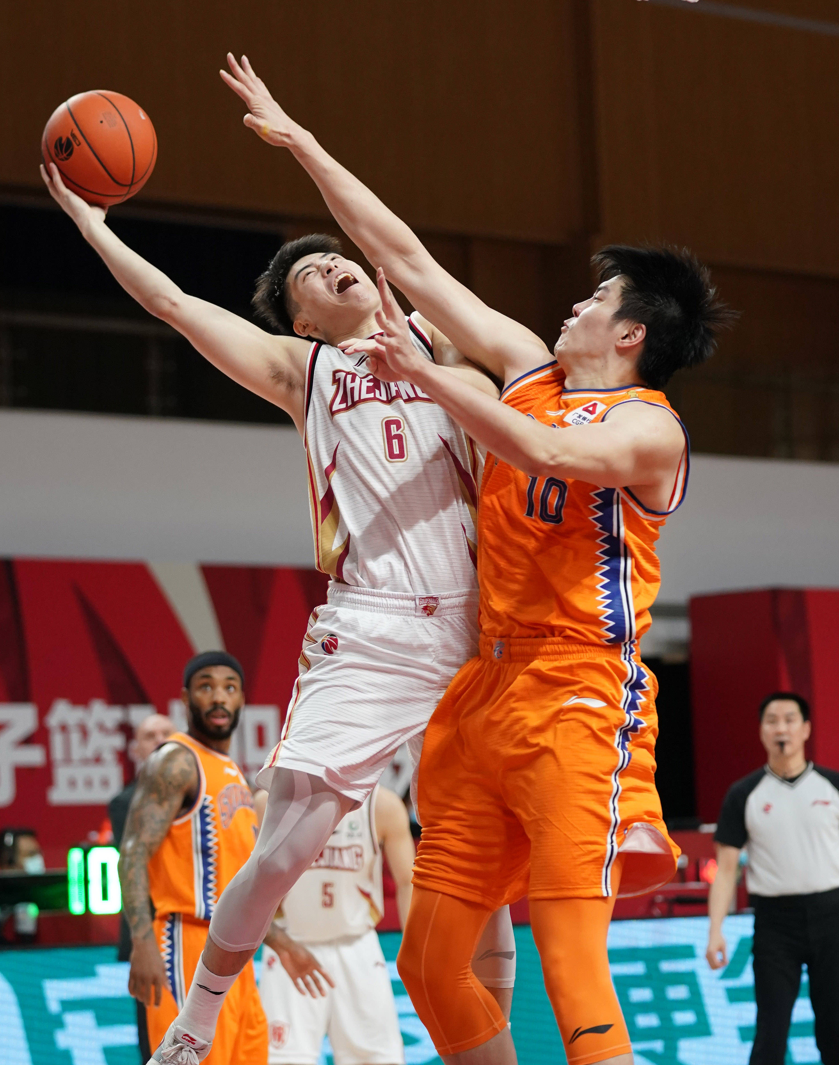 包含冲刺阶段CBA常规赛焦点战，浙江稠州造点机会，悬念犹存，赛程密集仍需轮换的词条